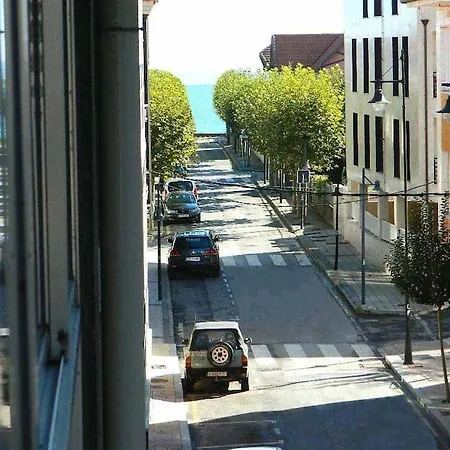 A Pocos Pasos Del Faro De * Llanes