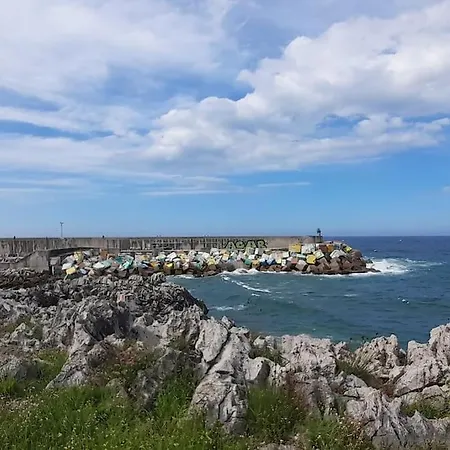 A Pocos Pasos Del Faro De